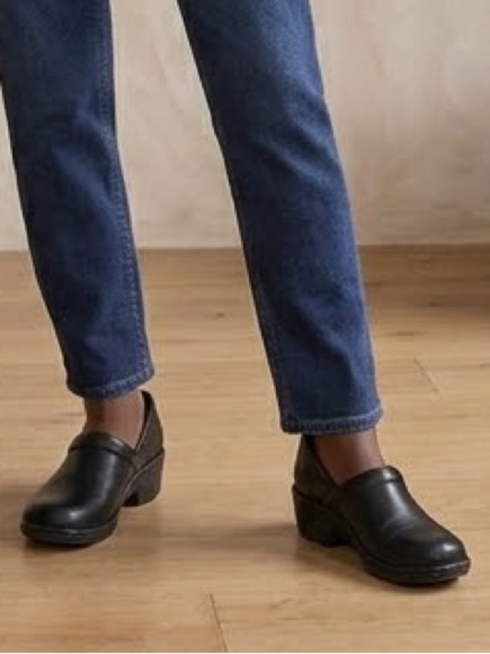 G.H. Bass & Co. Black Leather Women's Slip-On Loafers clogs Sz7